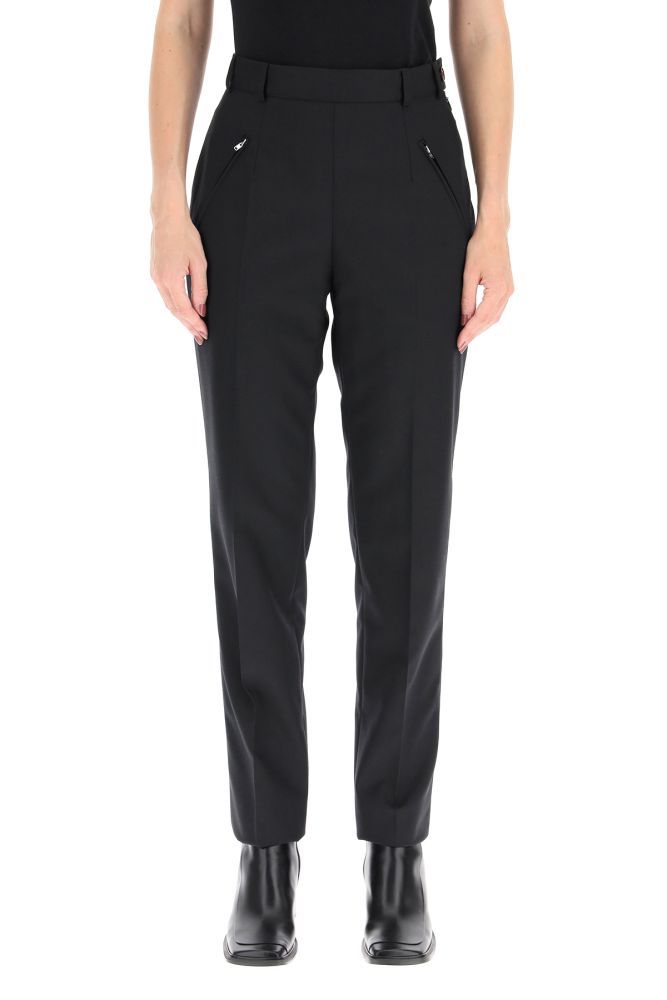 Maison Margiela Icons trousers in wool and cotton blend. Straight leg. Side closure with button with Margiela embroidery and hidden zip. Front pleats. Two front pockets with metal zip closure. Iconic detail with 4 white stitching on the back. The model is 177 cm tall and wears size IT 40.