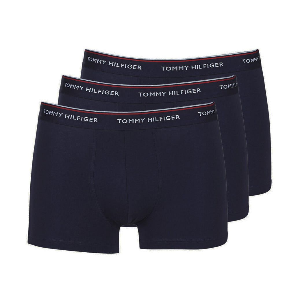 Gender:ManType:Boxer shortsBox:tri-packMaterial:cotton 95%elastane 5%Washing:wash at 40° CModel height, cm:185Model wears a size:M