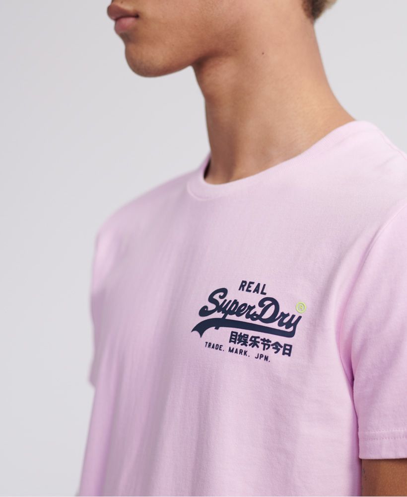 A staple for your capsule wardrobe, the Pasteline Tee is stylish, versatile, and features our iconic Vintage Logo. Slim fit – designed to fit closer to the body for a more tailored lookCrew necklineShort sleevesSignature logo