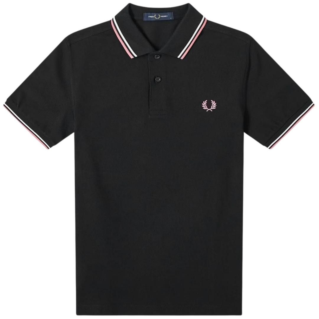 Fred Perry Twin Tipped M3600 K85 Black Polo Shirt. Fred Perry Black Polo Shirt. Pattern On Collar. Button Closure At The Neck. Style: M3600 K85. 100% Cotton