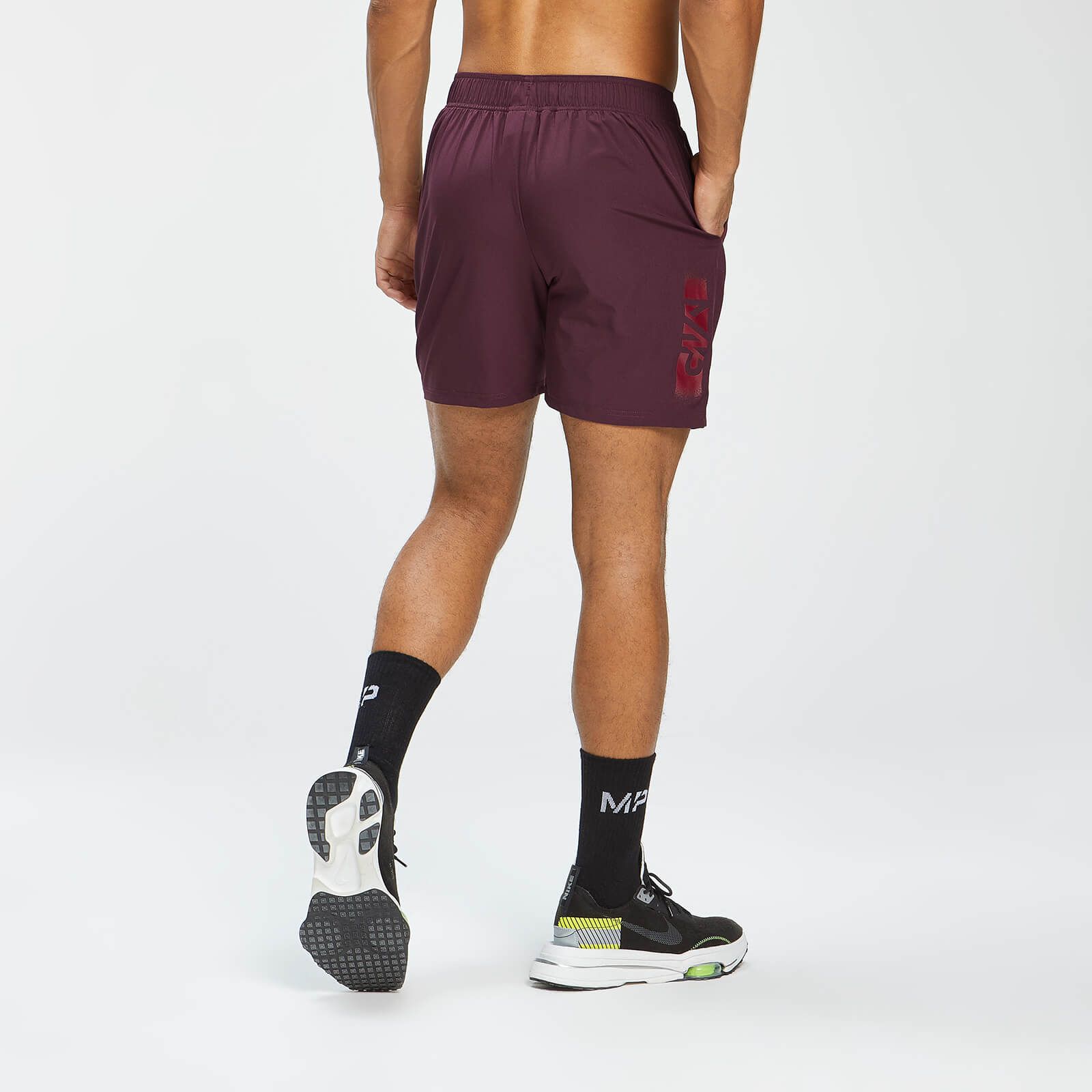 Complete your workout wardrobe with our Graphic Training pieces. Designed for the gym floor, they offer everything you need for everyday sessions. The Graphic Training Shorts are a gym essential, and feature a grown on elasticated waistband with branded drawercords for comfort, and a graphic print and MP logo. Side seam pockets keep your valuables safe whilst you train.