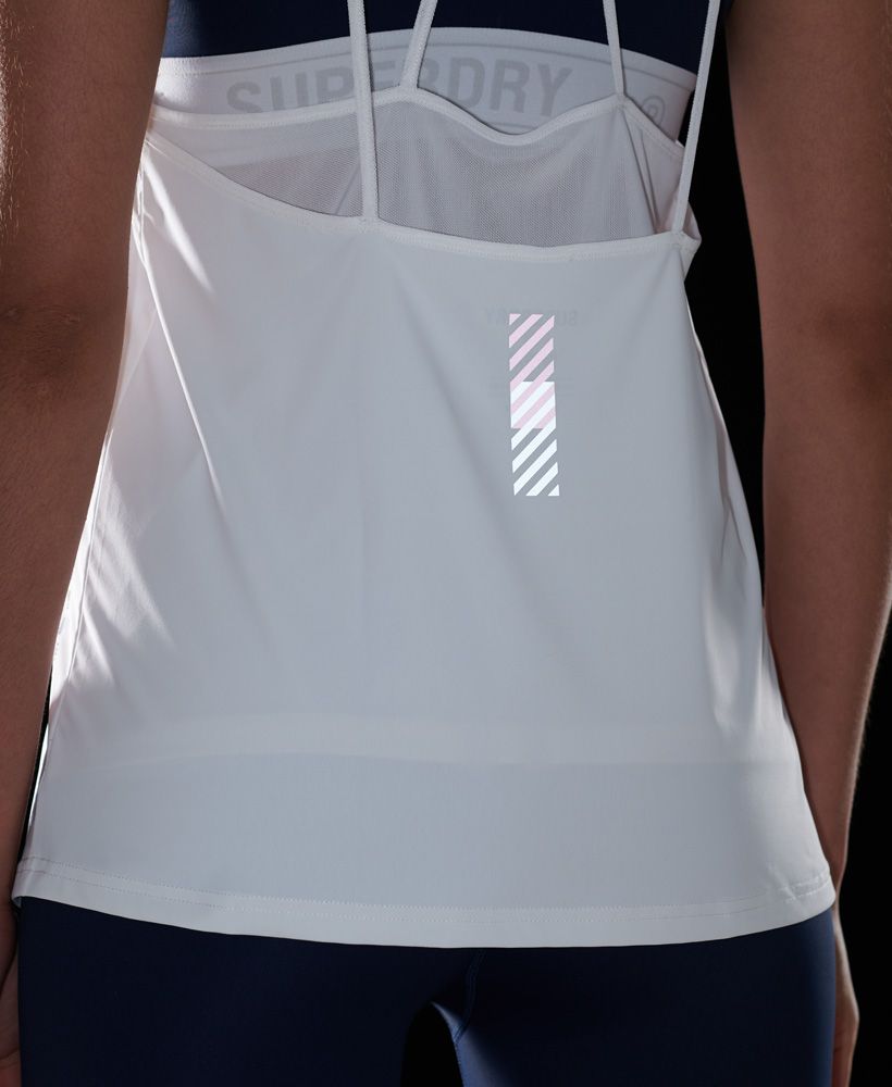 Lightweight tank, perfect for layering. Racer style back with thin straps. Finished with reflective detailing.Loose: A flowing fit that allows your body plenty of room to breathe no matter your workout styleRacerbackThin strapsMesh panellingReflective logoLoose fit