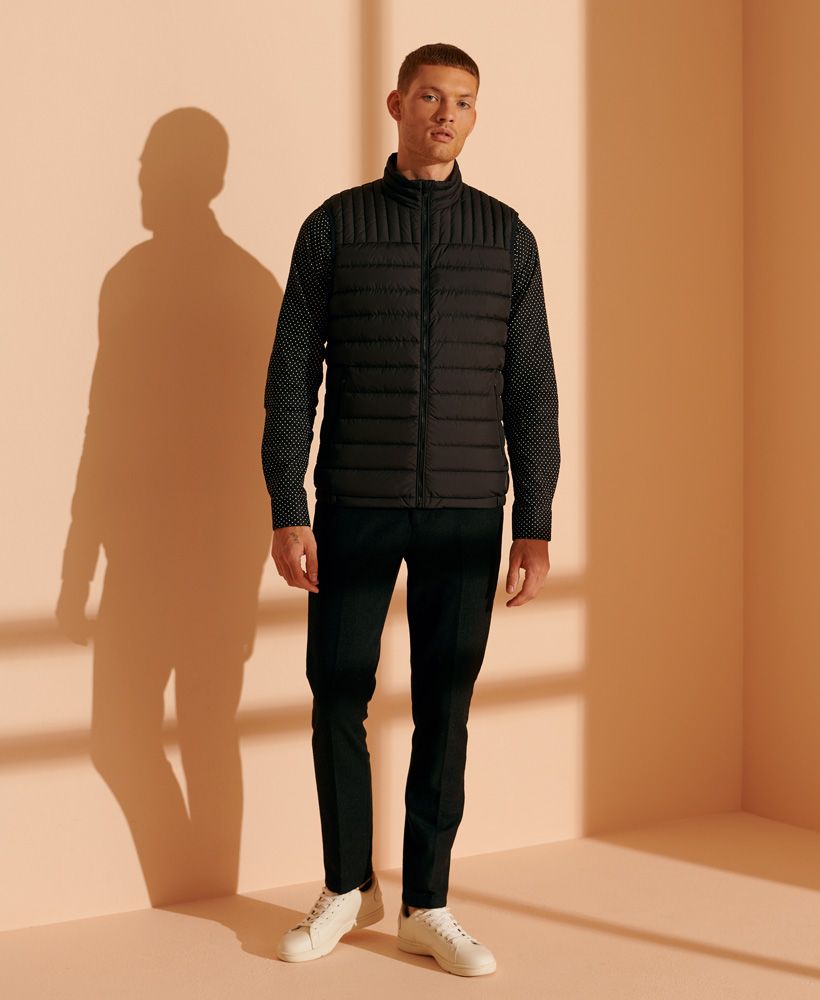 Designed with you in mind, the Ultimate Core Down Gilet, featuring a premium duck down filling to provide you with extra warmth and comfort this season. Who knew being sustainably friendlly could look this good? Perfect for layering over a classic hoodie with jeans to complete the look.Main zip fasteningTwo coated zip fastened pocketsElasticated hem90/10 premium duck down filling giving a low fill power ratingSignature logo badgeSuperdry is certified by the Responsible Down Standard to confirm that our down filled products are sourced to ensure animal welfare.