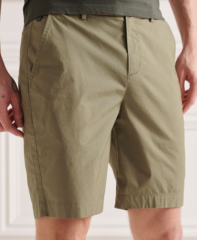 For a casual yet smart look this season, the Paperweight Chino Shorts are an ideal choice.Slim fit – designed to fit closer to the body for a more tailored lookZip and hook fasteningBelt loopsFour pocketsSignature logo badge