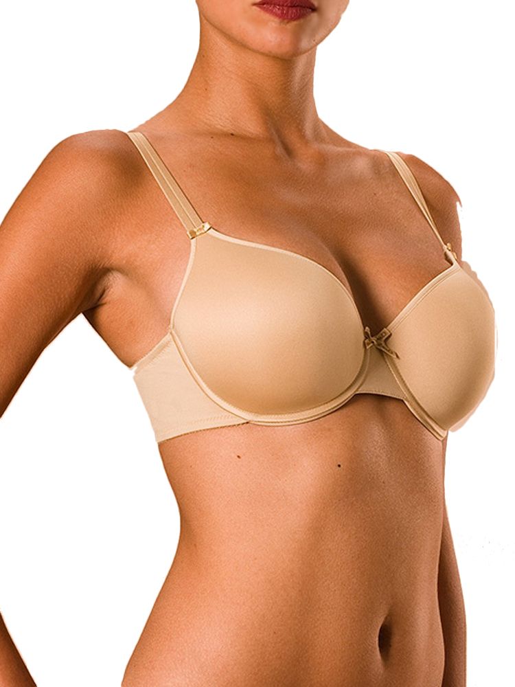 Chantelle Basic Invisible, this beautiful seamless bra sits perfectly under your favourite T Shirts.  Smooth cups are lightly padded with soft foam that shape and mould to the breast giving you all day comfort.   A must have in your everyday essentials!