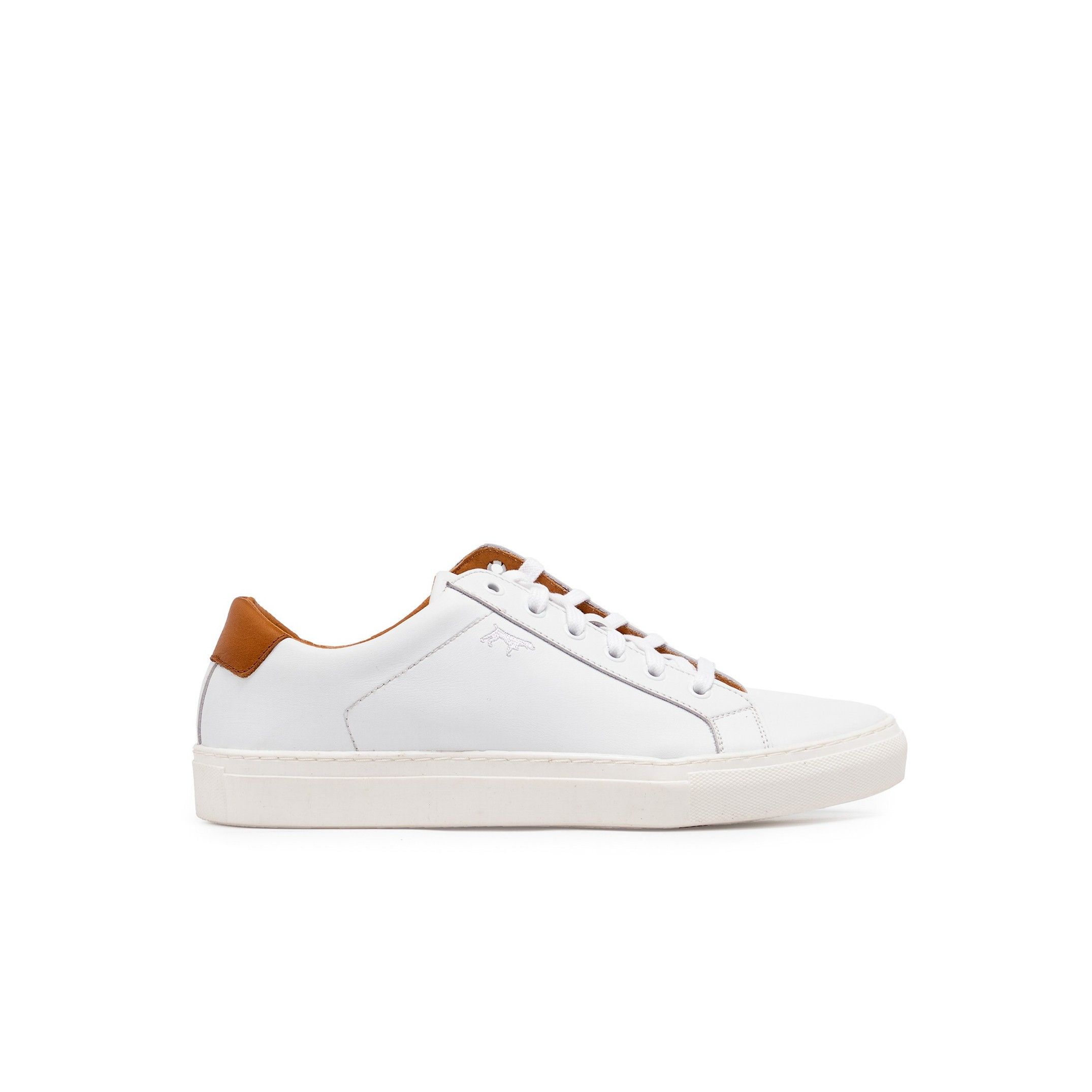 Nappa leather sneakers with laces for men by Son Castellanisimos. Upper made of cowhide leather. Cotton laces closure. Inner lining and insole: Antiallergic and keeps the inside of the footwear dry. Sole material: synthetic and non slip. Heel height: 2,5 cm. Designed and made in Spain.