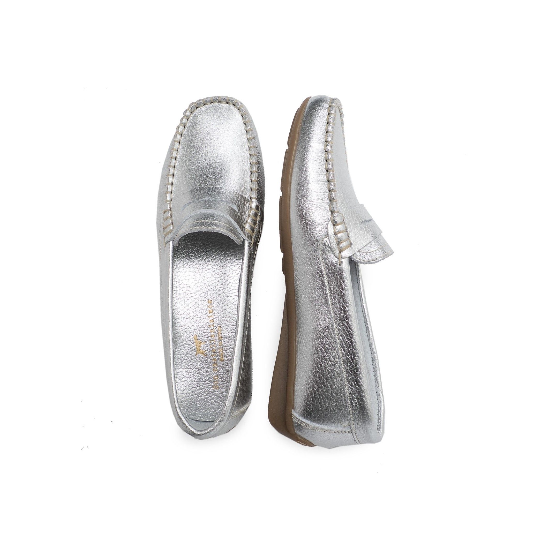 Nappa leather loafers for women, by Son Castellanisimos. Upper made of cowhide leather. Open shoe. Inner lining and insole made of cowhide leather. Sole material: synthetic and non slip. Heel height: 2 cm. Designed and made in Spain.