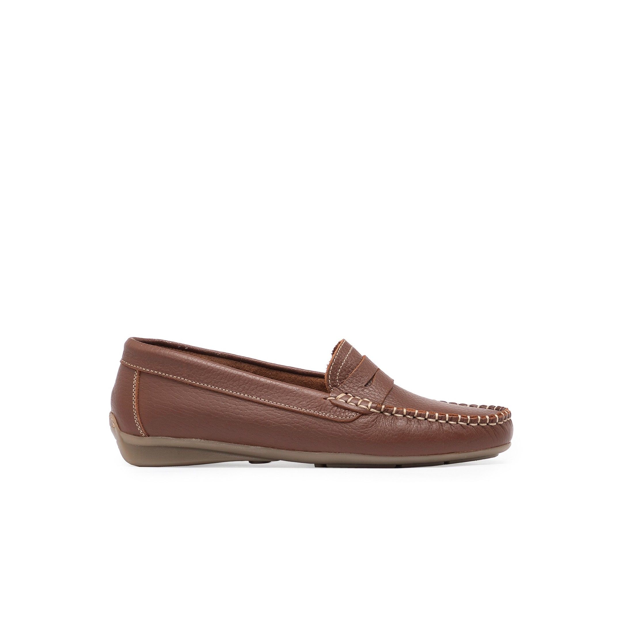 Nappa leather Loafer with mask, by Son Castellanisimos. Upper made of cowhide leather. Inner lining and insole made of cowhide leather. Sole material: synthetic and non slip. Heel height: 2 cm. Designed and made in Spain.