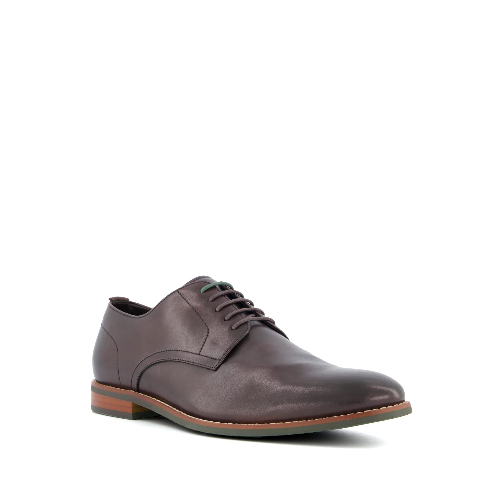 Refine your formal edit with our Suffolks Gibson shoes. Meticulously crafted from genuine leather, they feature classic top-stitch detailing along with two lace colourways to choose from