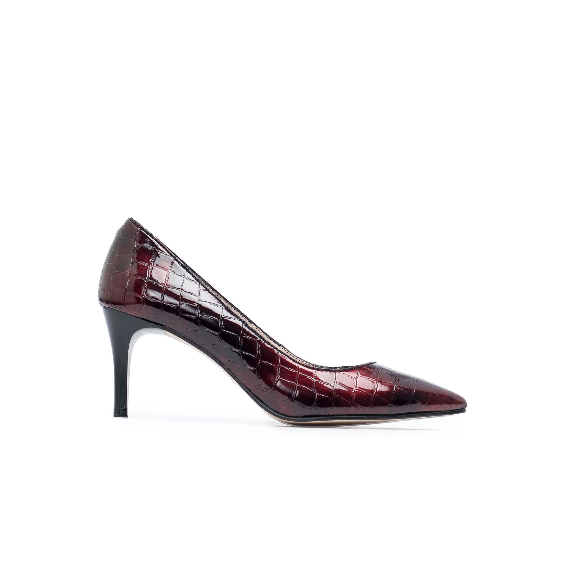 Closed-toe pumps for women, by Son Castellanisimos. Upper made of leatherette. Inner lining and insole made of pig leather. Sole material: synthetic. Heel height: 7 cm. Designed and made in Spain.
