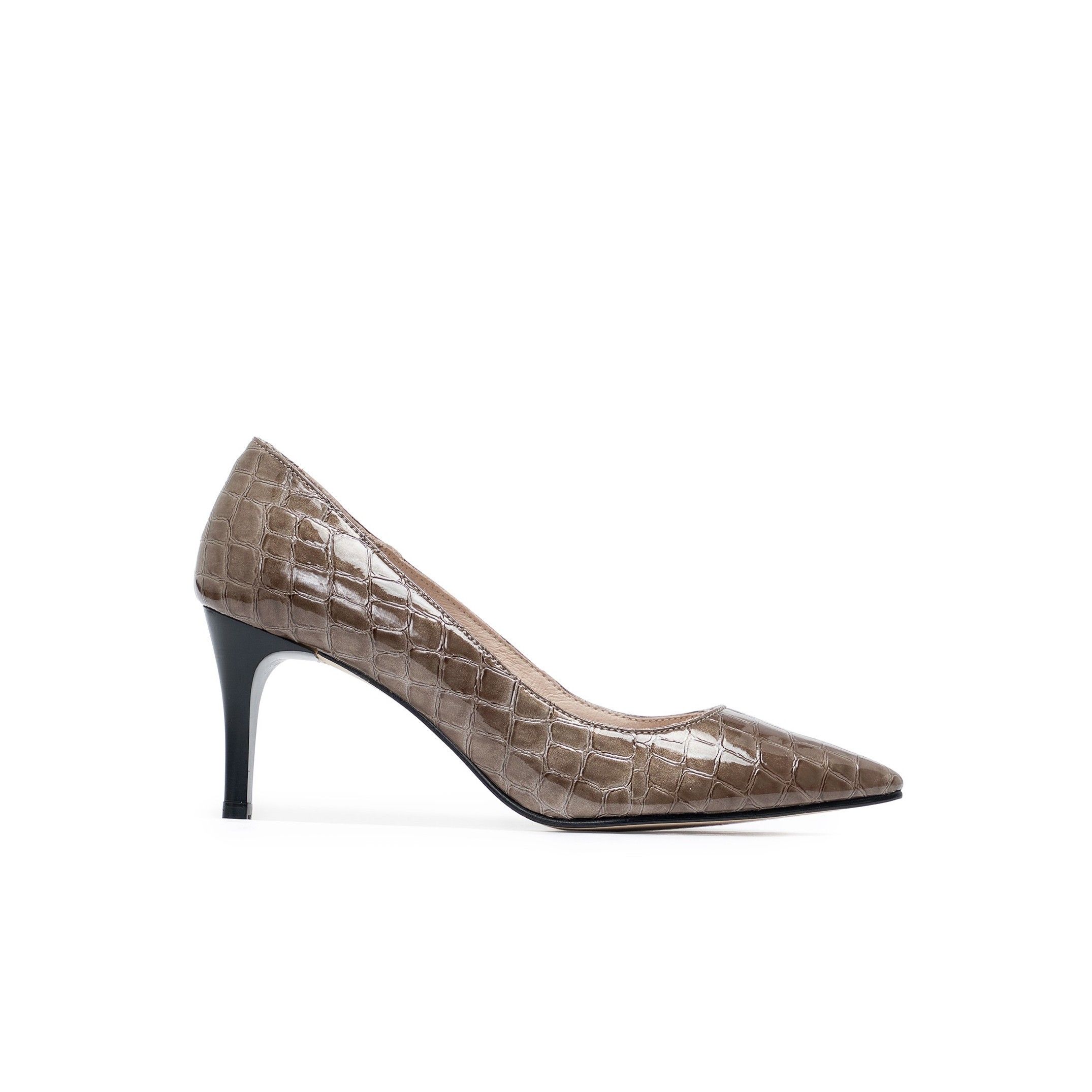 Closed-toe pumps for women, by Son Castellanisimos. Upper made of leatherette. Inner lining and insole made of pig leather. Sole material: synthetic. Heel height: 7 cm. Designed and made in Spain.