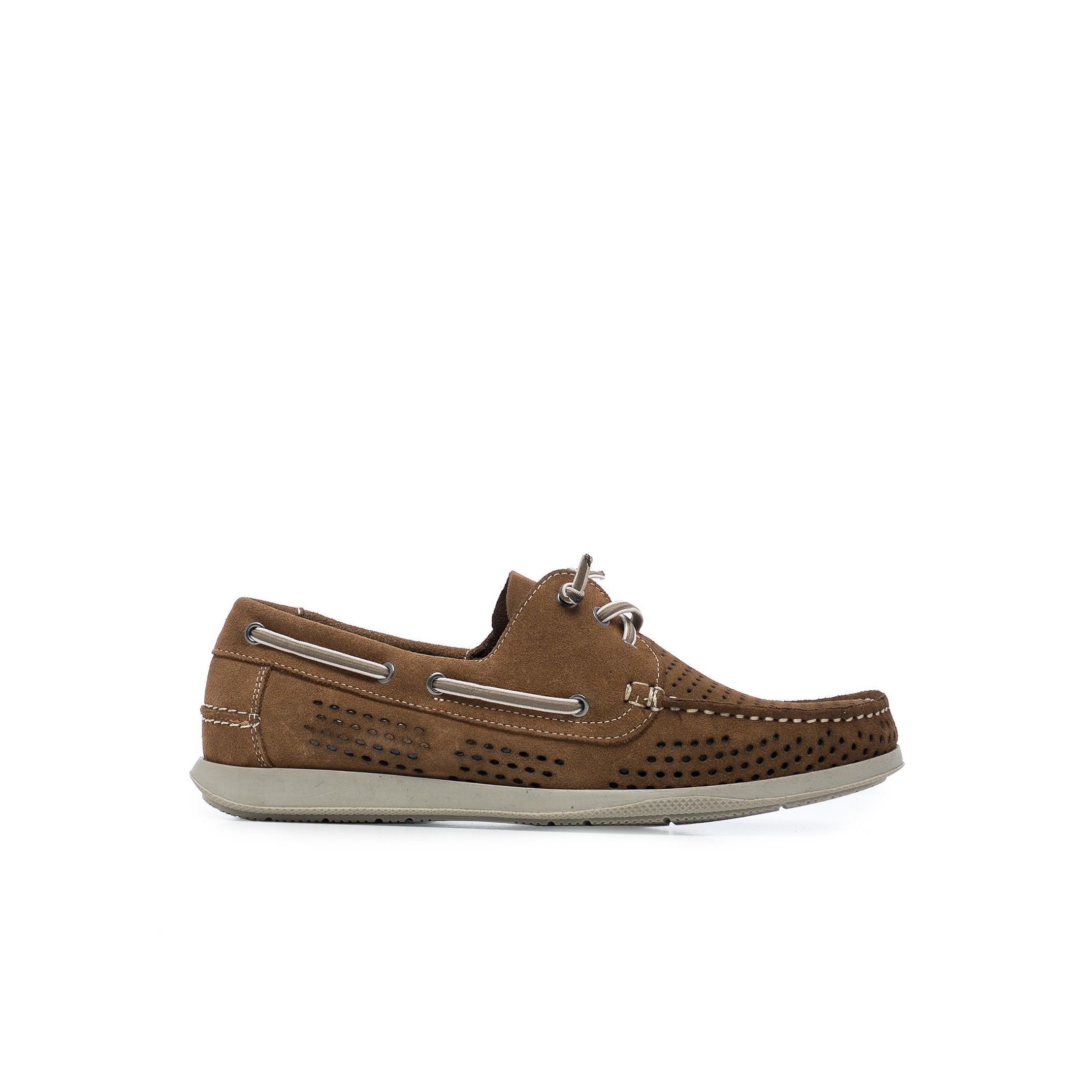 Leather boat shoes, by Son Castellanisimos. Upper made of cowhide leather. Laces closure. Inner and insole made of cowhide leather. Sole material: synthetic and non-slip. Heel height: 1,5 cm. Designed and made in Spain.