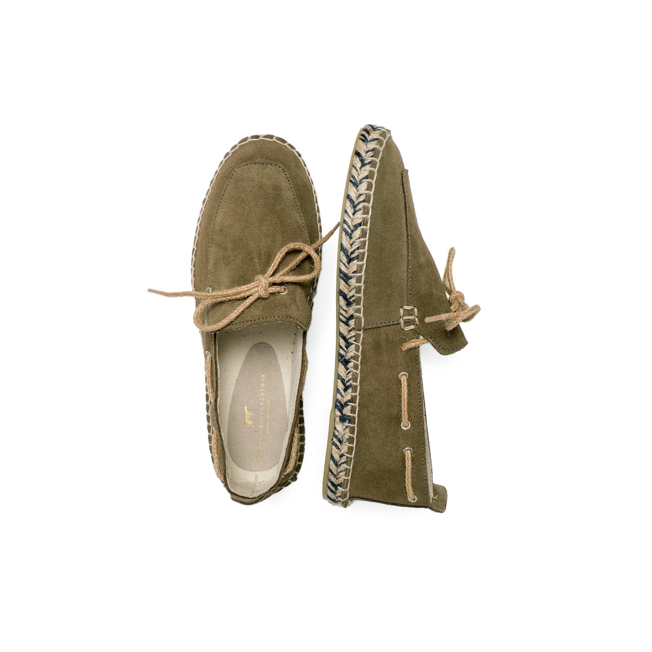 Flat espadrilles with bow, by Son Castellanisimos. Upper made of cowhide leather. Inner made of cowhide leather. Closure: laces. Inner lining and insole: cowhide leather and  textile. Sole material: synthetic and non-slip. Heel height: 1,5 cm. Designed and manufactured in Spain.
