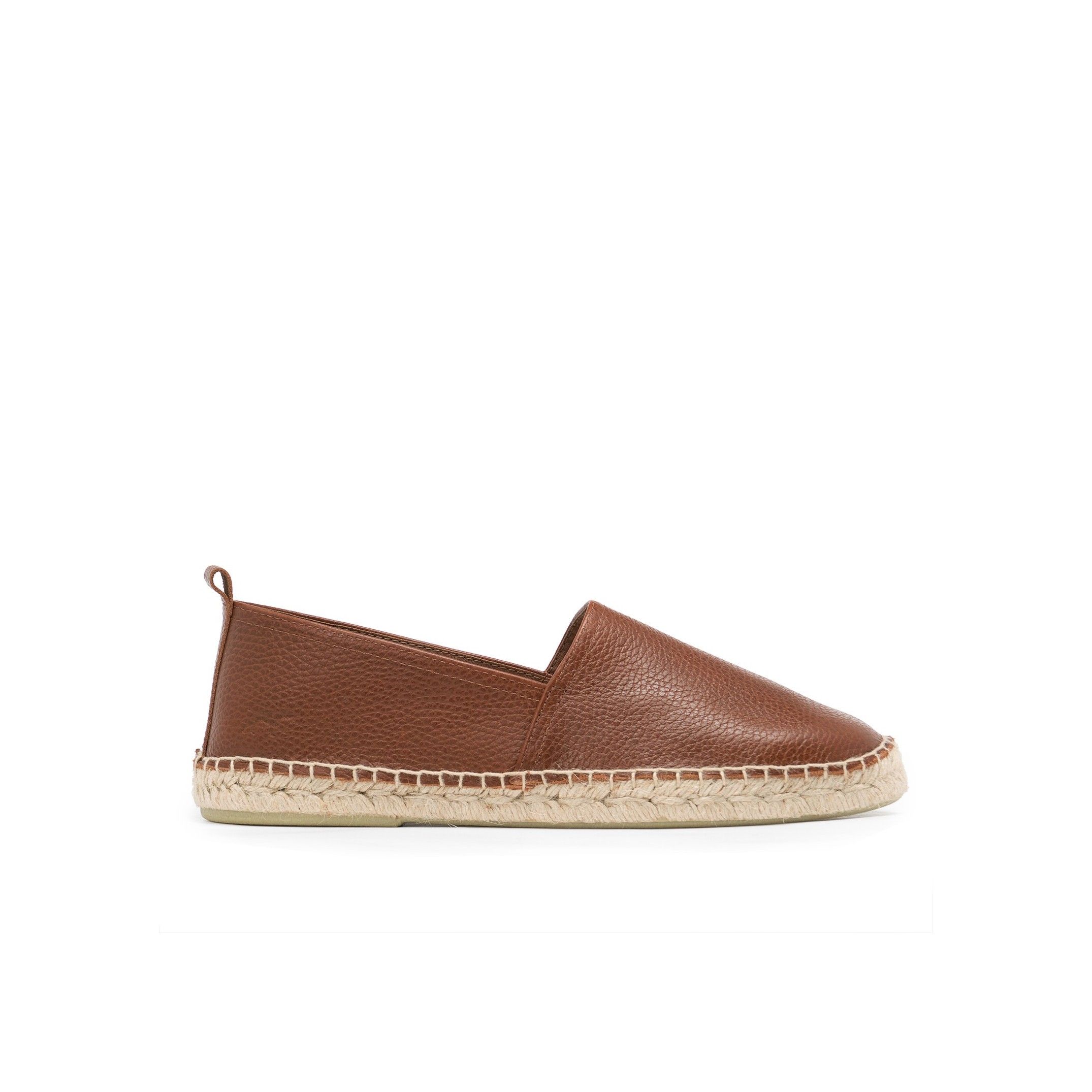Flat espadrilles, by Son Castellanisimos. Upper made of cowhide leather. Inner made of cowhide leather. Closure: laces. Inner lining and insole: 25% cowhide leather and 75% of textile. Sole material: synthetic and non-slip. Heel height: 2 cm. Designed and made of leather.