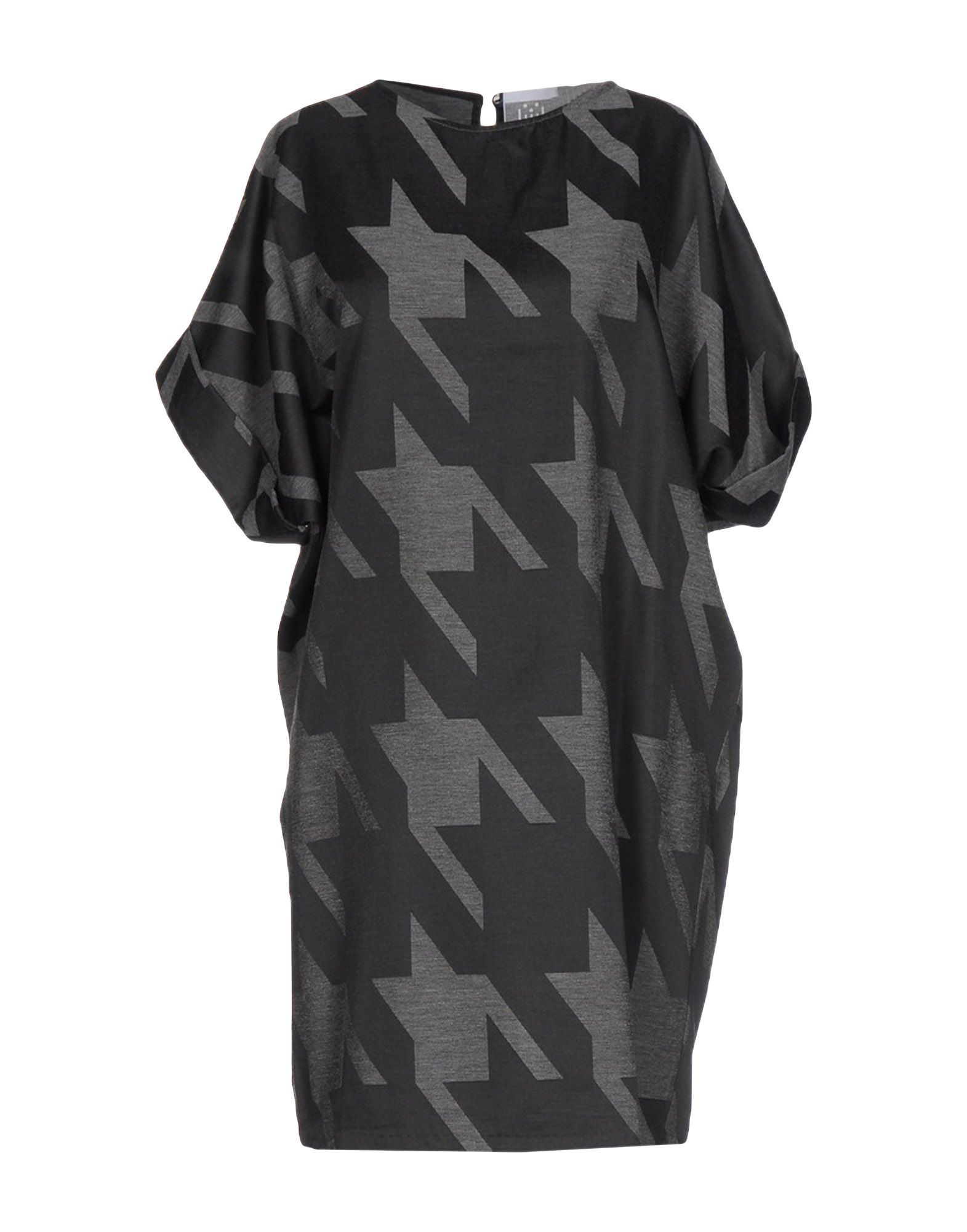 plain weave, houndstooth, round collar, short sleeves, no appliqu�s, no pockets, rear closure, button closing, dress