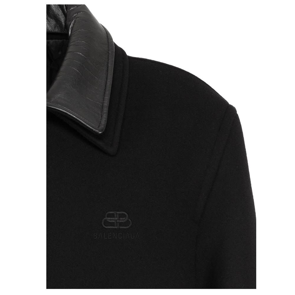 Double collarFront embroidered logoPadding: 100% polyester88% Wool, 12% Cashmere, 100% Calf, 100% Polyester