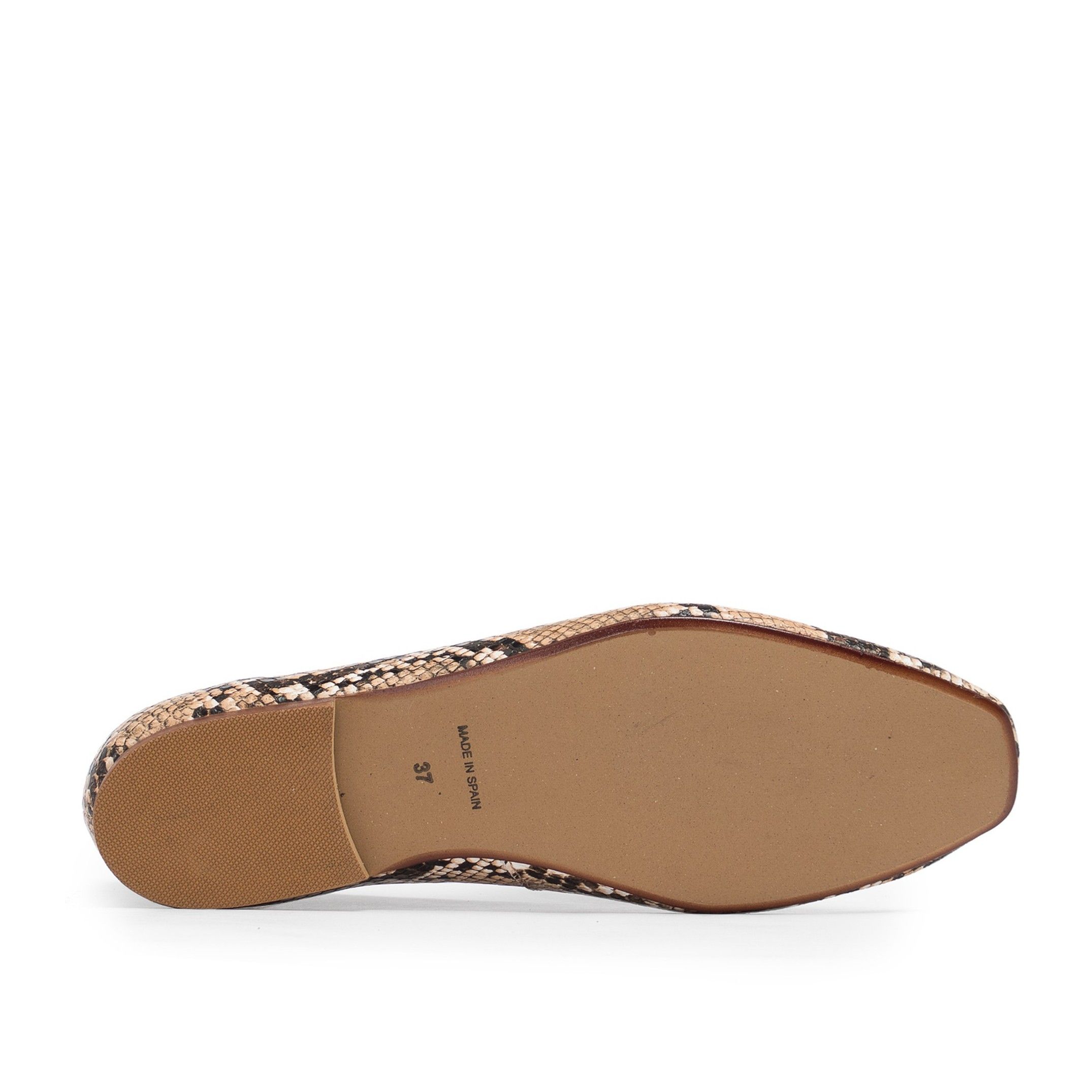 Flat moccasins for women, by Eva López Shoes. Exterior material: leatherette. Open shoe. Inner lining and insole: Breathable, anti-allergic microfiber and keeps the inside of the footwear dry. Sole material: Cuerolite. Heel height 1 cm. Designed and manuf