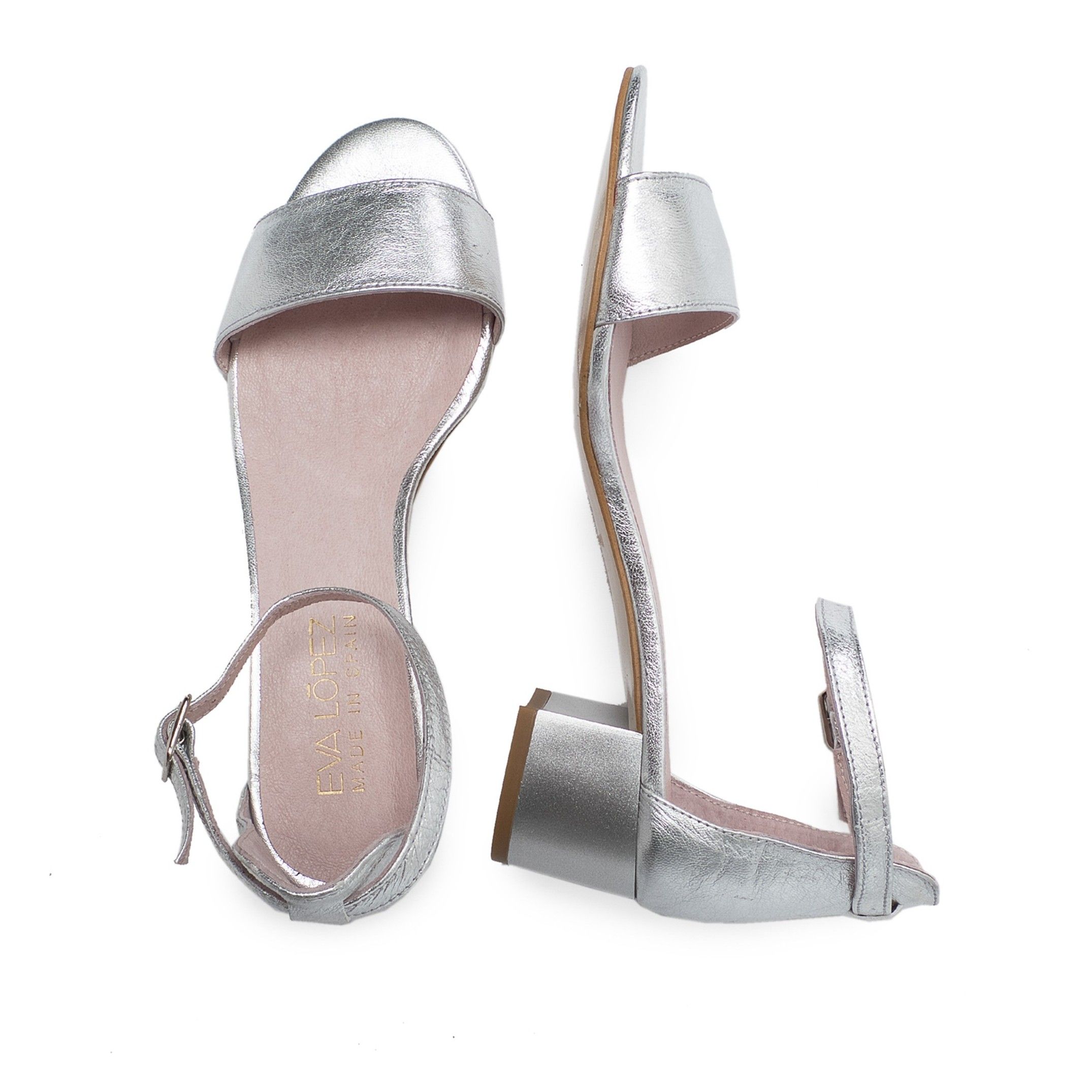 Classic sandals with heel for women. By Eva Lopez. Upper: goat leather. Closure: Metal buckle. Inner lining and insole: pig lining. Sole material: Cuerolite. Heel height: 4.5 cm. Designed and manufactured in Spain.