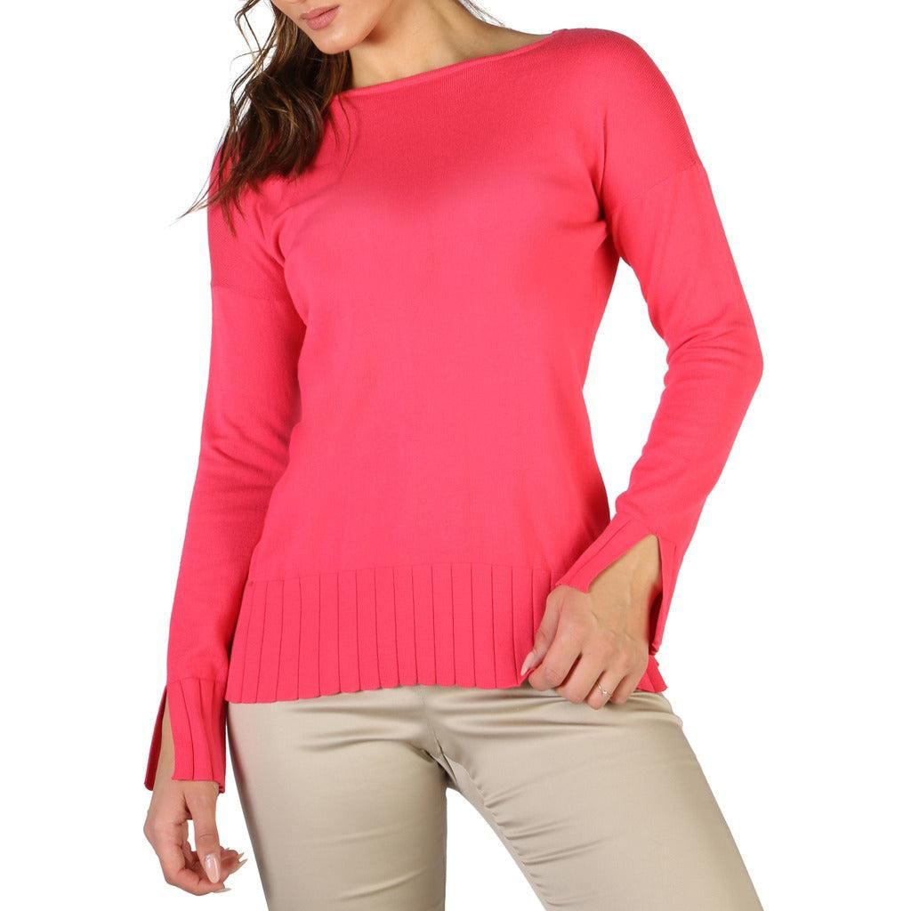 Made in:ItalyGender:WomanType:SweaterSleeves:longNeckline:wideMaterial:cotton 100%Pattern:solid colourWashing:dry cleanModel height, cm:175Model wears a size:MHems:ribbed