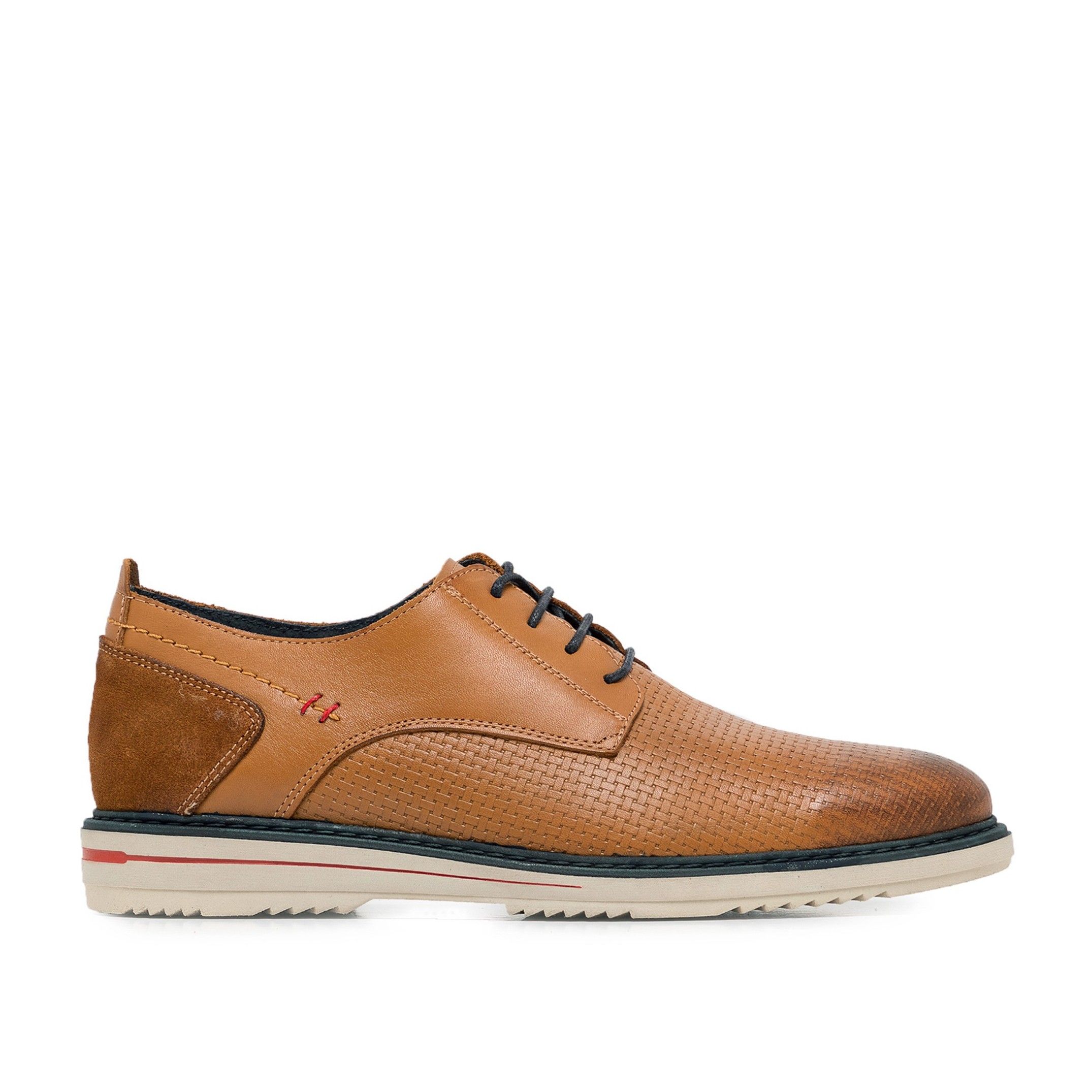 Lace up shoes by Son Castellanisimos. Upper made of nappa leather. Inner and insole made of cowhide leather. Sole material: synthetic and non slip. Heel height: 2,5 cm. Designed and made in Spain.