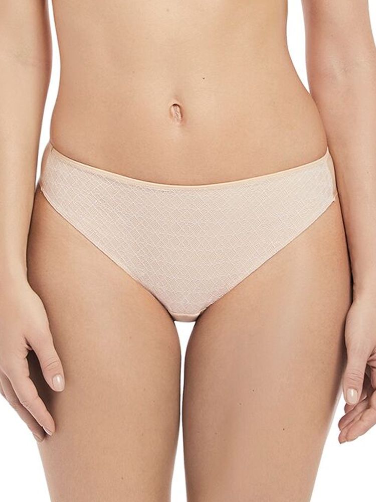 The elegant, simple and sophisticated Neve range by Fantasie is a must have with a gentle geometric lace overlay. The brief offers good overall coverage making this the perfect everyday brief. Size Guide: S (10), M (12), L (14), XL (16), 2XL (18).