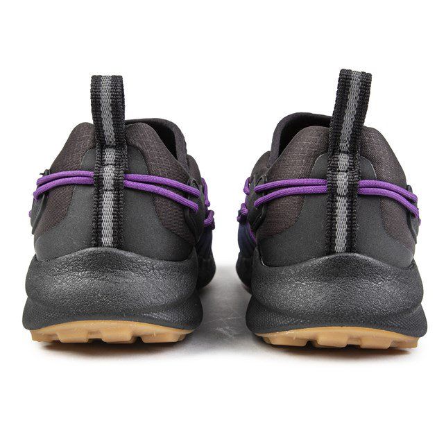 Womens black Keen uneek snk trainers, manufactured with textile and a rubber sole. Featuring: bungee lacing system, removable pu insole, stretch upper, durable textile upper and rubber outsole.