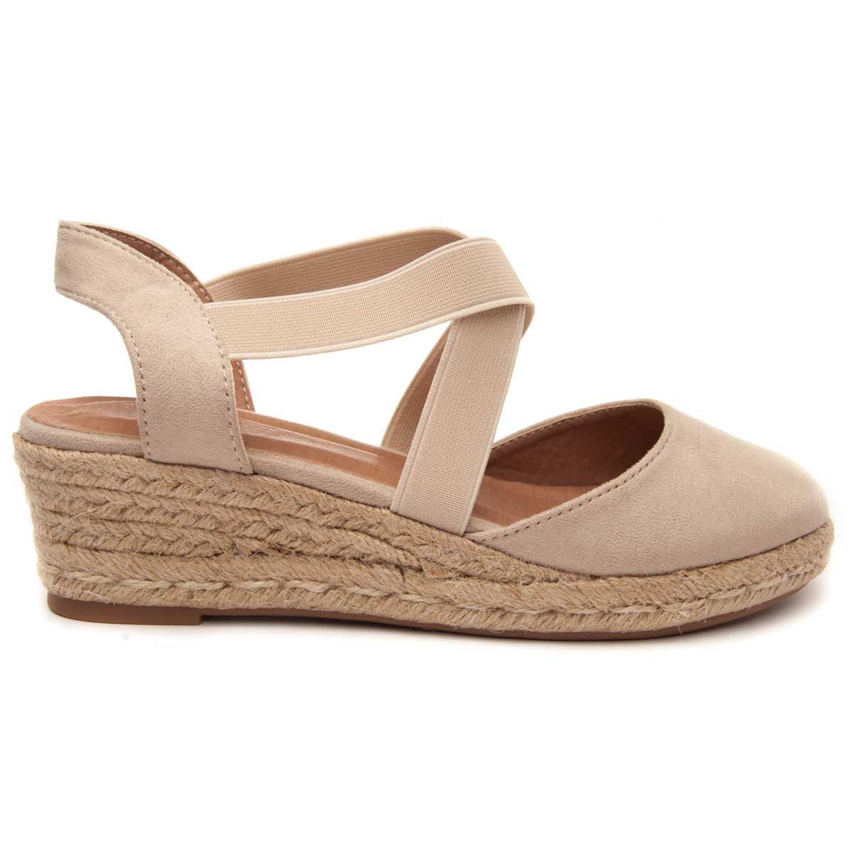 These jute wedges are what you are looking for for your most special events. And it is that it combines a current design with its elastic strips crossed and soft tick fabric with colors very to the last and versatiles. It consists of a comfortable wedge and a gel plant to hold long days of fair and that arises since with this shoe you will not go unnoticed. With anti-slip sole and doubly sewn for greater durability. Easy to clean and with quality materials. Acts 100% is Spain .. CLOWSE.Description Technical: External materialSynthetic materialMaterial Interior: Synthetic Material.Material Plant: Synthetic Material.Material Sole: STOOL TACON: 5.5 bag