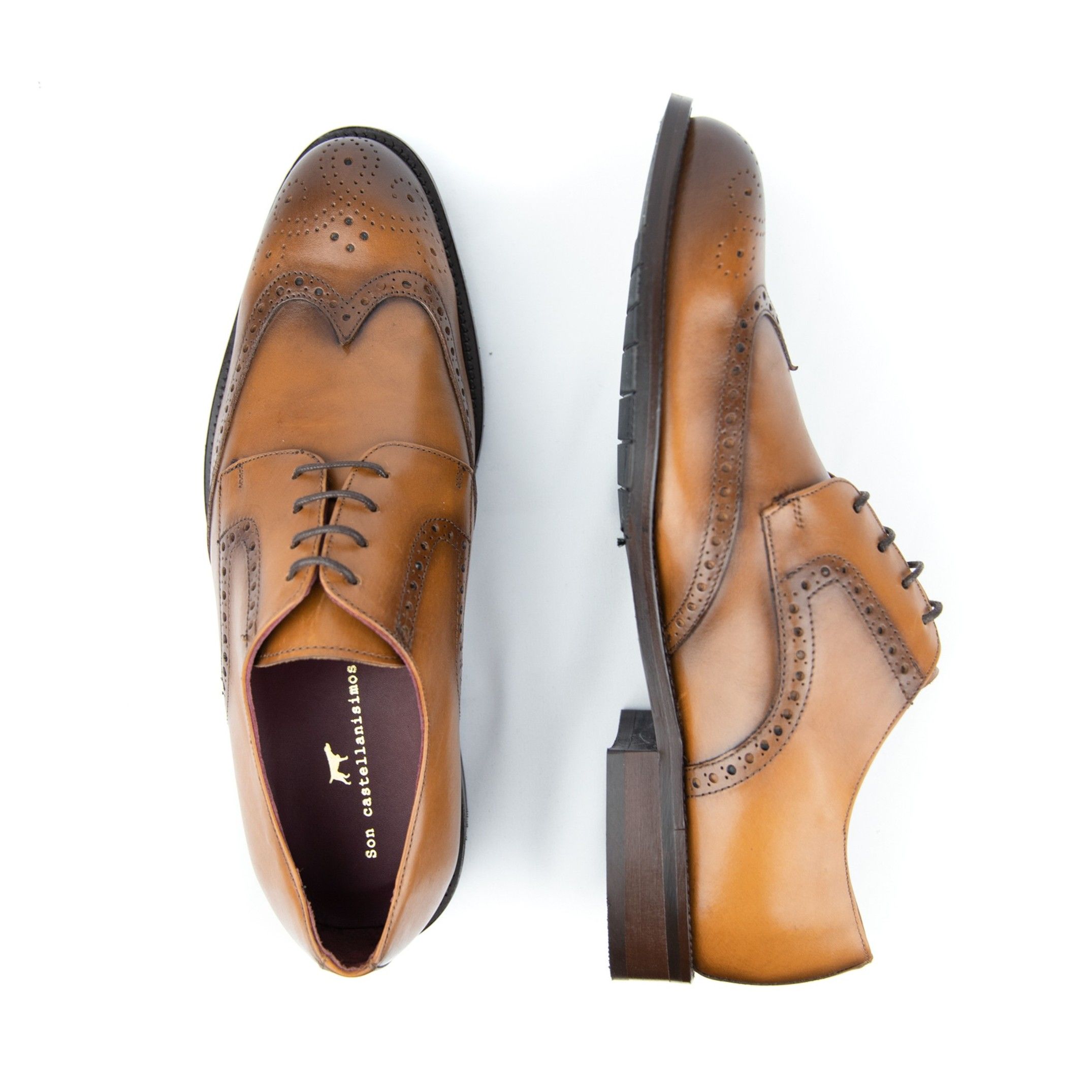 Nappa Leather Lace up shoes. Premium Collection of Son Castellanisimos. Outer material: Cowhide leather. Inner: Cowhide leather. Laces closure. Lining and insole: Cowhide leather. Leather sole. Height heel: 2'5 cm. Designed and manufacture in Spain.