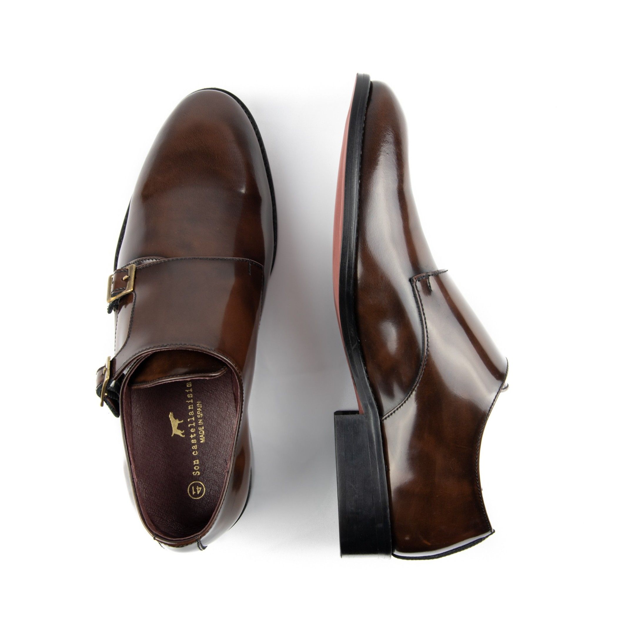 Monkstrap shoes in florentic leather. Closure: metalic buckle. Upper: florentic leather. Inner: leather. insole: leather. Sole: Synthetic leather (better in durability and waterproofness). MADE IN SPAIN.