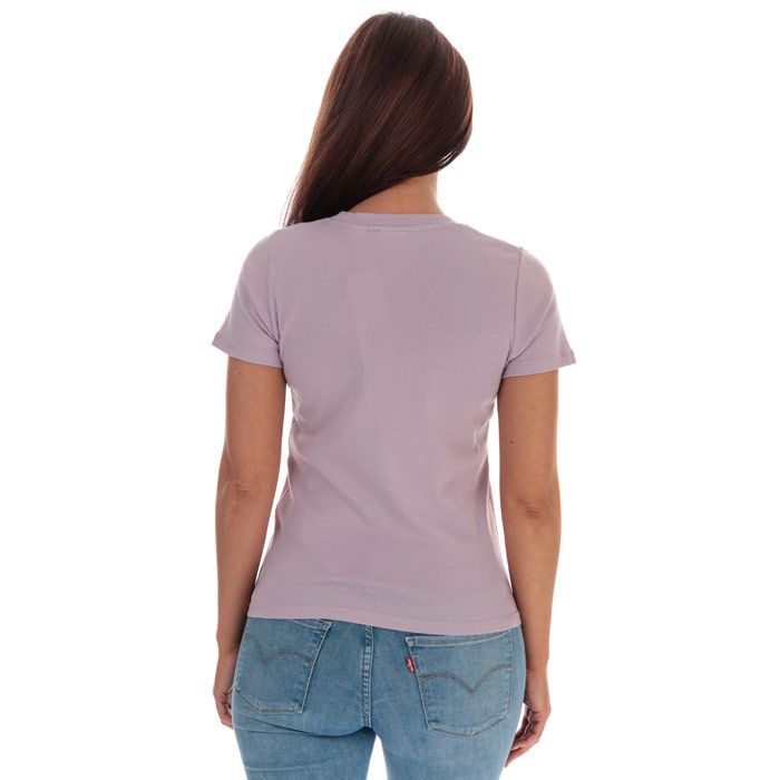 Womens Levis Ribbed Baby T- Shirt in lavender.<BR><BR>- Ribbed crew neck.<BR>- Levi’s batwing logo embroidered at left chest.<BR>- Short sleeves.<BR>- Standard fit.<BR>- 100% Cotton. Machine wash at 30 degrees.<BR>- Ref: 376970007