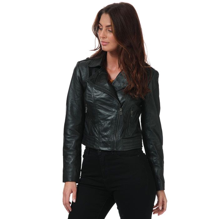 Womens Elle Armin Leather Jacket in black.- Classic collar with notch lapel.- Long sleeves with zipped cuffs.- Leather zip pulls.- Two lower pockets.- Fully lined.- Lining: 100% Polyester.- Ref: ARMIN