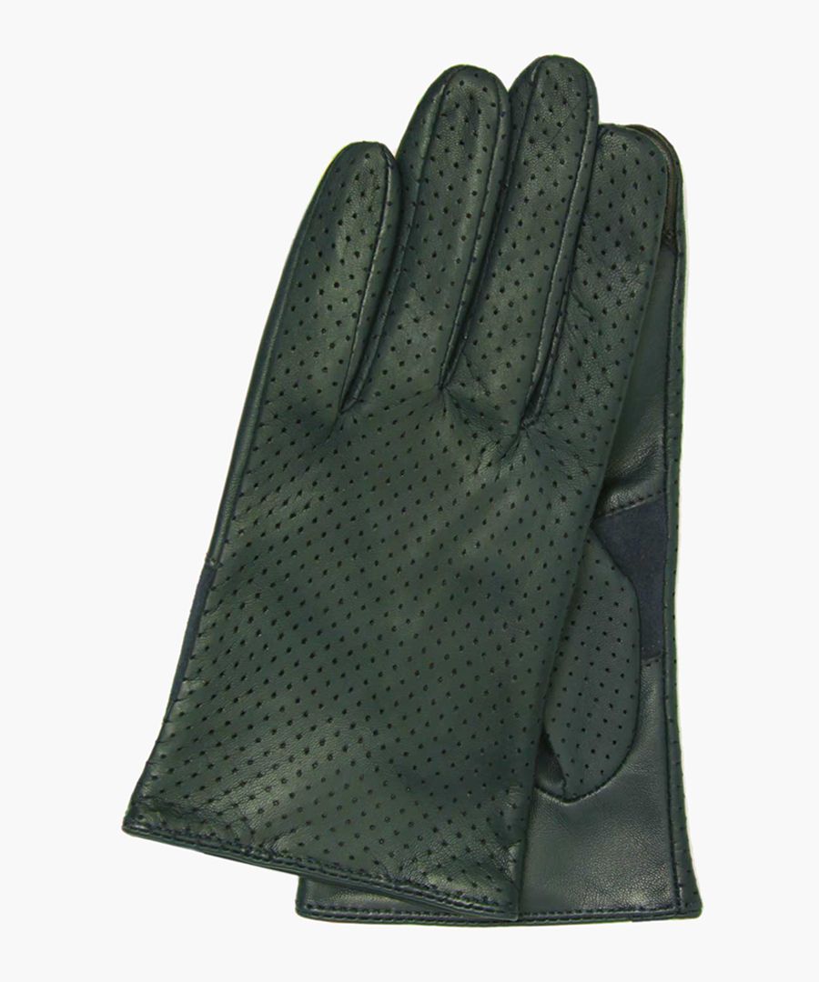 Founded in 2006, Gretchen is a Berlin-based label that creates eclectic bags and accessory designs with only the finest materials. Drawing on traditional craftsmanship and artisanal leather techniques, each pair of gloves will caress your hands and add a focal point of style to your winter ensembles.