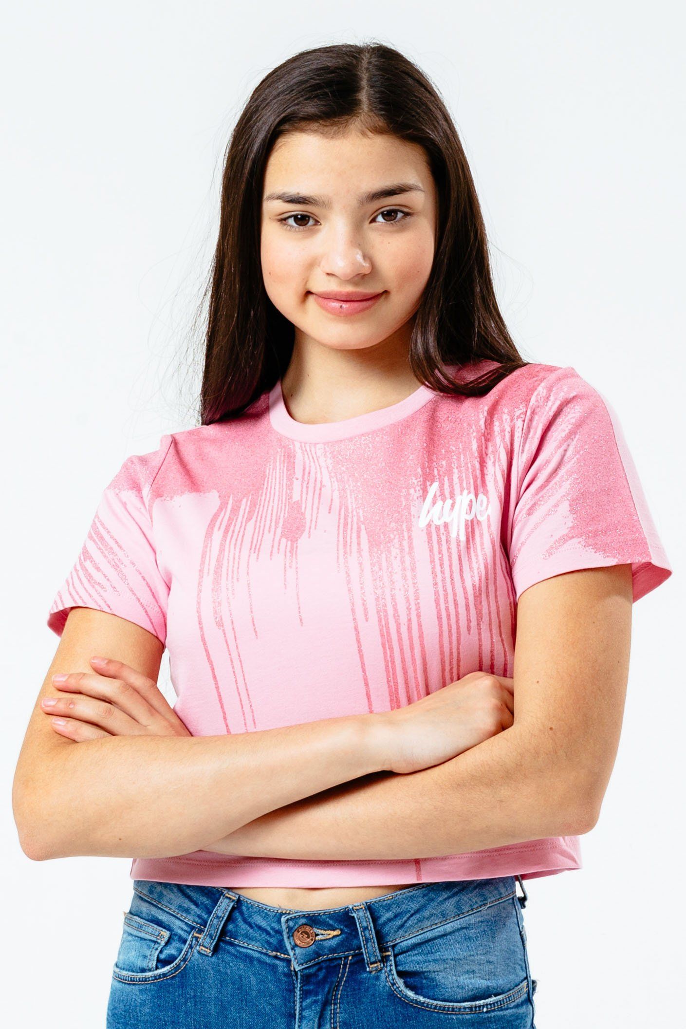 Got plans? This is the girls tee you need to wear. The HYPE. pink glitter crop t-shirt features a soft-touch pink fabric base for the ultimate comfort. Highlighting our cropped t-shirt shape, crew neckline and short sleeve for an on-trend look. Finished with a tonal pink glitter print and the mini HYPE. script logo in white. Wear with denim jeans, cross body back and sunglasses for a cute look. Machine wash at 30 degrees.