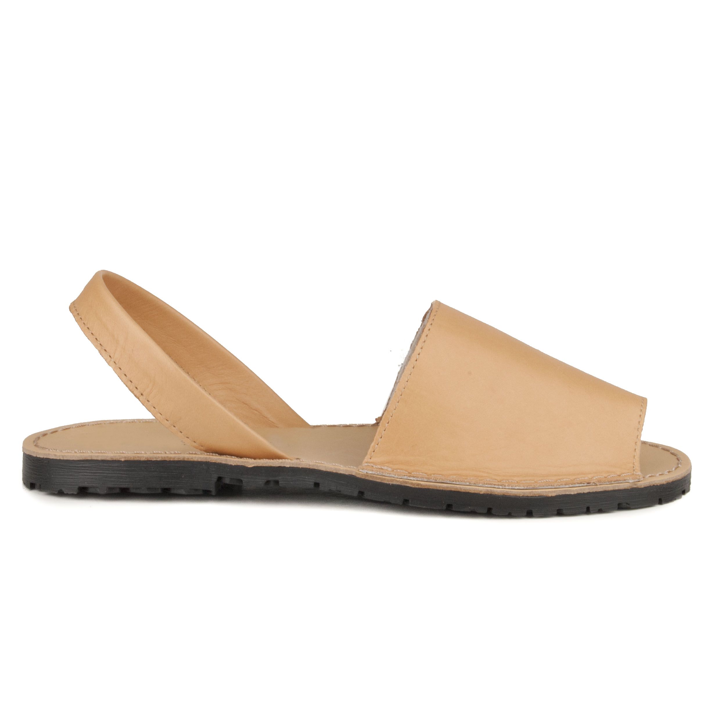 Women's Ibizan sandal, made of natural skin with flexible rubber floor for greatest comfort. Anti-slip sole. Comfortable and very summer. With rear fastening for convenience.