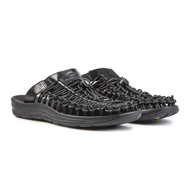 Womens black Keen uneek slide sandals, manufactured with leather and a rubber sole. Featuring: functional buckled strap, synthetic lining and footbed and premium leather upper.