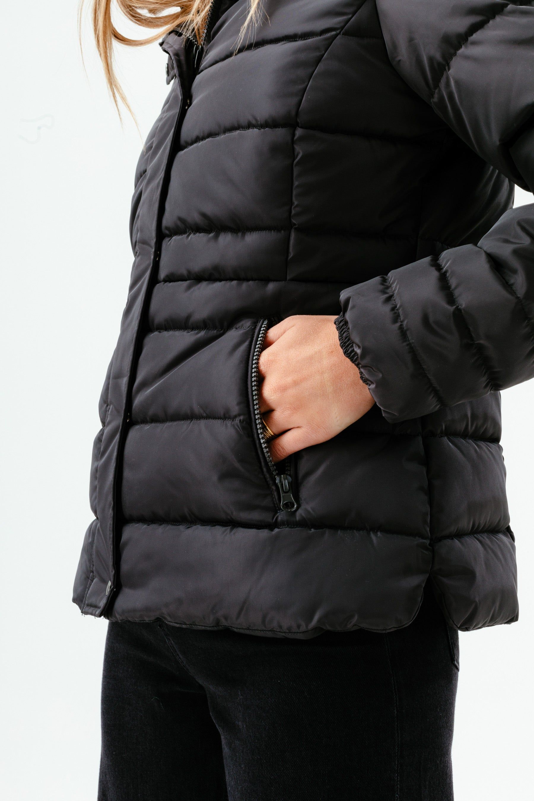 Introducing the HYPE. Women?s Charcoal Scribble Label Fitted Puffer Jacket, perfect for braving the winter weather. Designed in our women?s fitted puffer shape in a charcoal colour palette, boasting a faux fur hood and woven hem labels. Wear with a HYPE. hoodie and matching joggers for the ultimate comfortable fit.