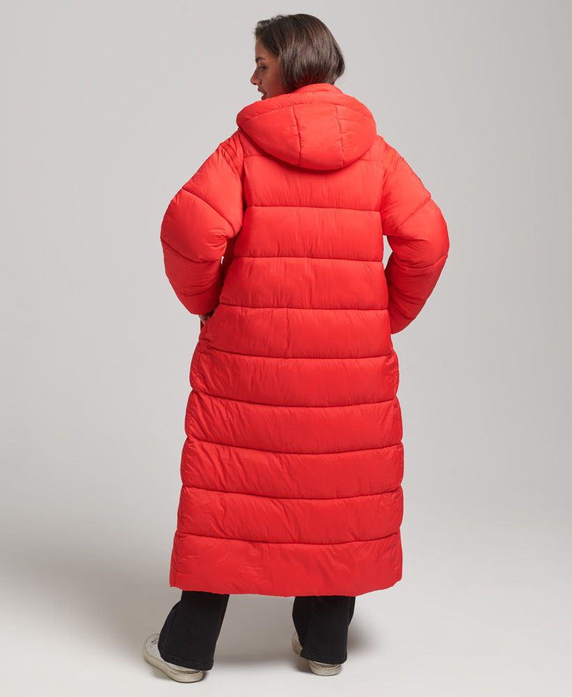 When it comes to layering up for the cold, it's essential to meet fashion with functionality. The Cocoon Longline Puffer Coat embraces that combination of comfort and chic, bringing you a luxuriously soft layer that's perfect for those cold outdoor days. Its cosy quality is concealing to keep the elements out whilst ensuring your movement is unimpeded thanks to its light but strategically placed padding. We've taken care to ensure this coat is a practical, non-intrusive way to stay warm that complements your personal style with the subtle style it brings, making it an essential pick for any outdoor situation,Relaxed fit – the classic Superdry fit. Not too slim, not too loose, just right. Go for your normal sizeUK10 shoulder to hem: 128cmLined hood with bungee cord adjustmentTwo-way zip and popper fasteningElasticated cuffsTwo front popper pocketsEmbroidered badge on the right sleeveFully linedInternal mesh pocketSignature Superdry tabThe padding in this jacket is 100% recycled, each jacket contains over 30 recycled bottles, this avoids these bottles being sent to landfill or polluting our oceans.