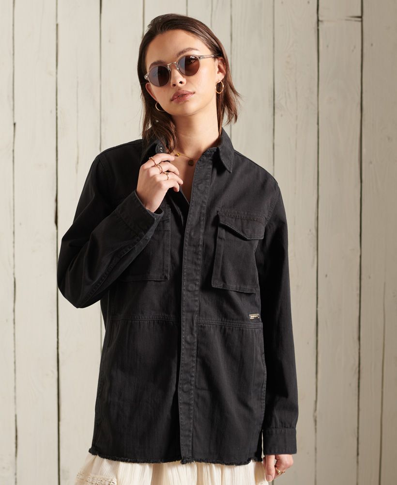 The Crafter overshirt is the perfect throw over for those transitional seasons. Featuring a popper fastening, double breast pockets, Embroidered detailing and signature patch logo.Popper fasteningDouble breast pocketPopper cuffEmbroidered detailingSignature logo patch