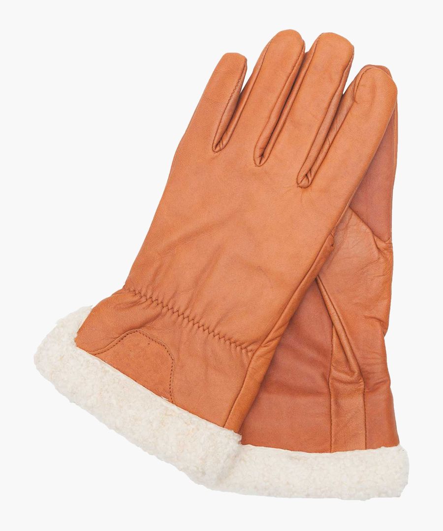 Founded in 2006, Gretchen is a Berlin-based label that creates eclectic bags and accessory designs with only the finest materials. Drawing on traditional craftsmanship and artisanal leather techniques, each pair of gloves will protect your hands and add a focal point of style to your look.