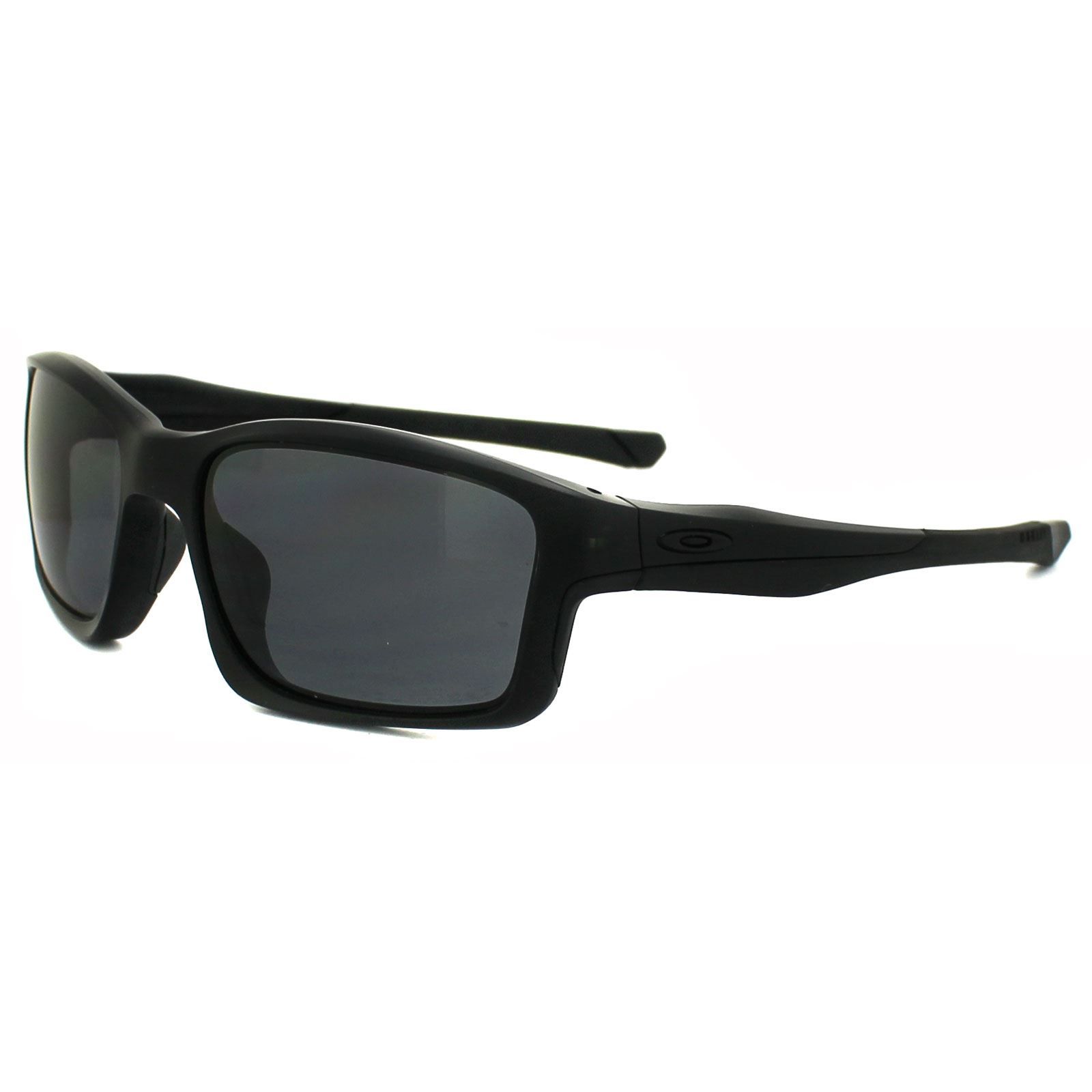 Oakley Sunglasses Chainlink 9247-15 Covert Matt Black Grey Polarized are based on the design of the popular Crosslink prescription frame and provides superior protection and comfort thanks to Oakley's three-point fit. The Unobtanium ear socks and nose pads ensure a secure fit all day, no matter the activity or environment as the grip improves with perspiration.