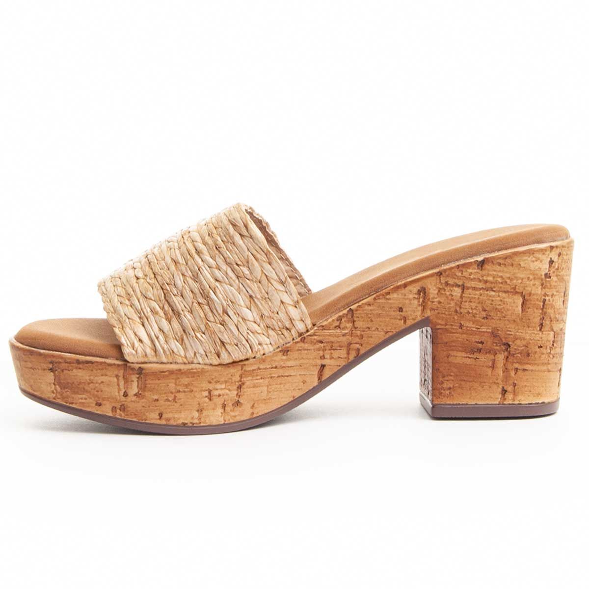 Sandal with comfortable platform and wide heel for women. Raffia lined that gives you a unique style. Quilted template that cushions your tread. Anti-slip sole and very light. The perfect sandal to go comfortable without losing style. Approximate measures: 8 cm Heel and 4 cm platform. Approximate measurement in centimeters of the inner plant: 35 / 23.4; 36/24; 37/24.6; 38/25; 39/25.6; 40/26,2; 41/26.8. Capsula by Festissimo collection.