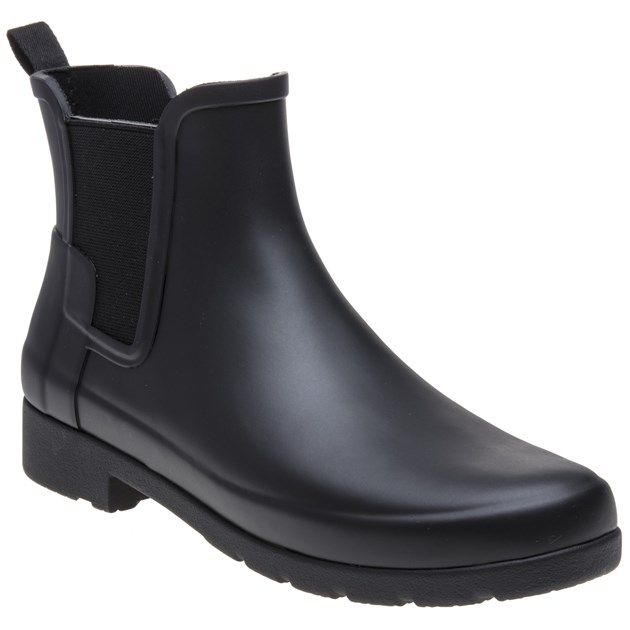 A slim fit take on the iconic Original Chelsea boot, key aspects of the style have been redesigned to create a refined silhouette. Handcrafted. 
Slim fit. 
Waterproof up to gusset. 
Textile lining. 
Elasticated gusset and pull tab.