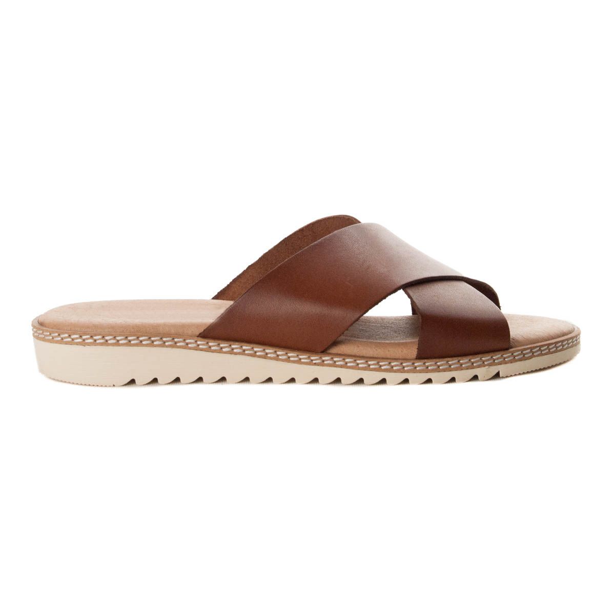 Natural skin wedge sandal, with maximum comfort on the plant, by its gel, soft and padded template. It looked like you walk on a mattress. Anatomical Anti-slip sole. Very summer for his style. Made in Spain.