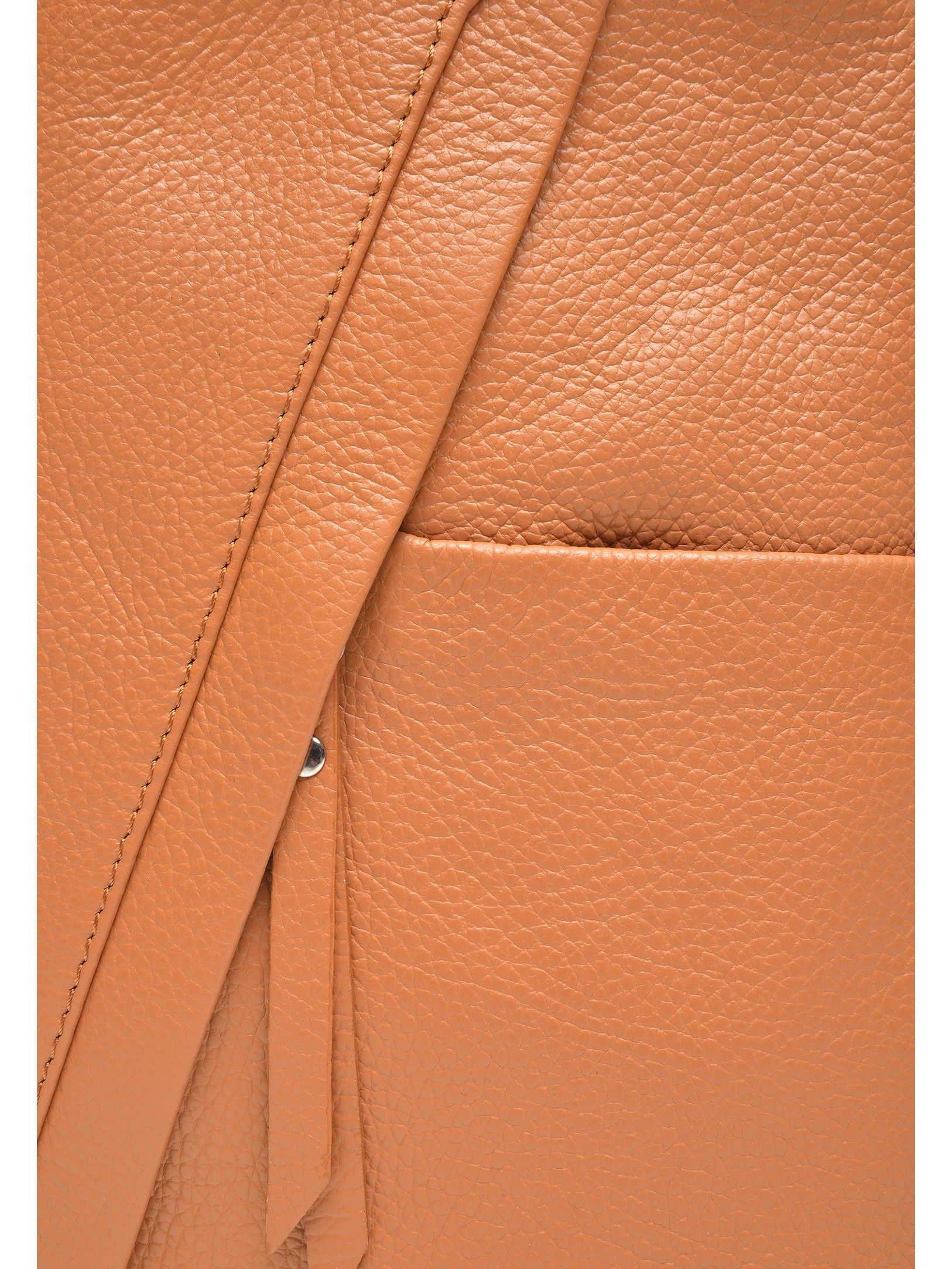 Backpack
100% cow leather
Zip closure
Inner zip pocket
Back zip pocket
Dimensions (L): 22x42x14 cm
Handle: 20 cm non adjustable
Shoulder strap: 2x80 cm adjustable