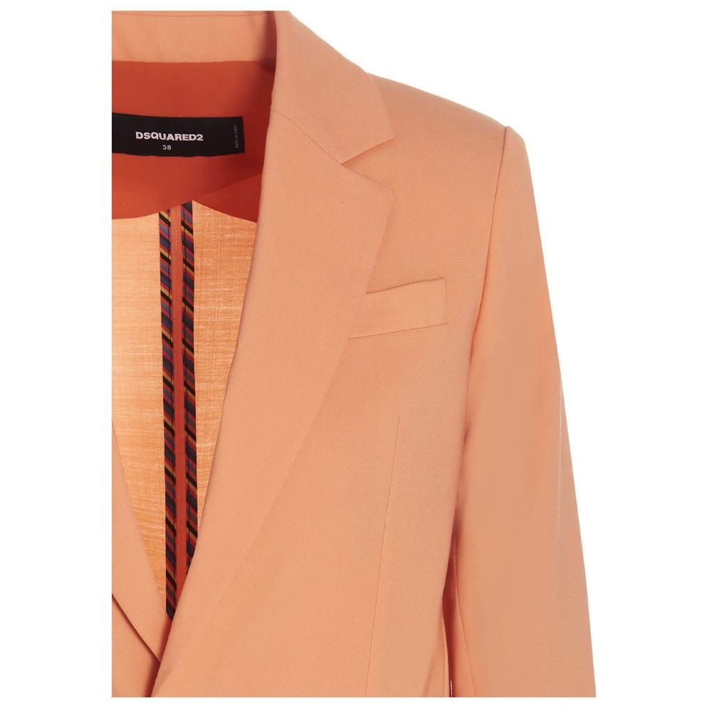 'Manhattan' single-breasted blazer jacket with two-button closure and flap pockets.