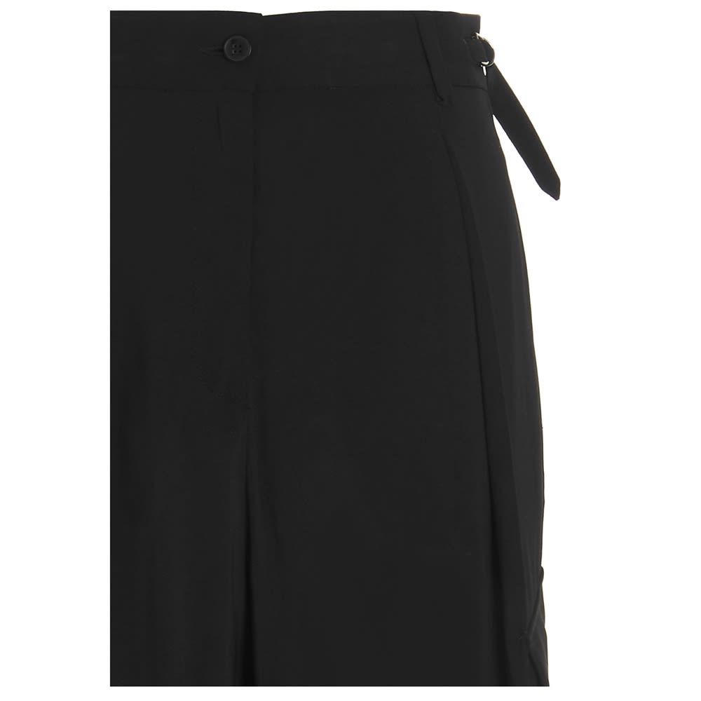 Stretch viscose georgette cargo pants with maxi pockets and front pleats.