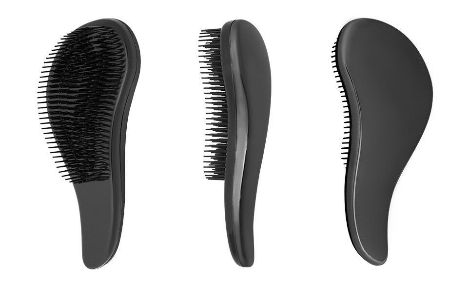 This Detangling Brush is perfect for getting rid of painful tangles quickly and effortlessly. Ideal for wet and dry hair it reduces the rist of hair breakage, split ends and damage.