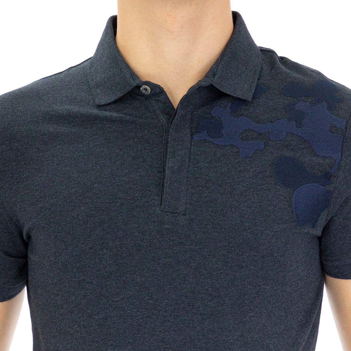 Emporio Armani 6Z1FA61J18Z-0955-S If you're looking for an alternative to the classic T-shirt, this navy-blue polo shirt will complement any casual look.