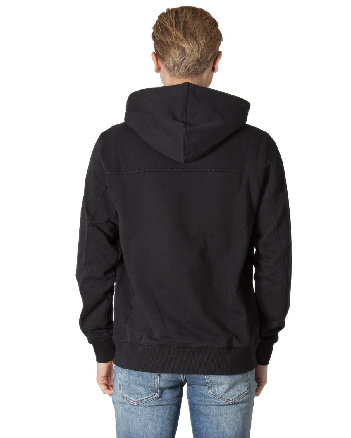 Brand: Calvin Klein Jeans Gender: Men Type: Sweatshirts Season: Fall/Winter  PRODUCT DETAIL • Color: black • Collar: hood  COMPOSITION AND MATERIAL • Composition: -100% cotton  •  Washing: machine wash at 30° -100% Cotton