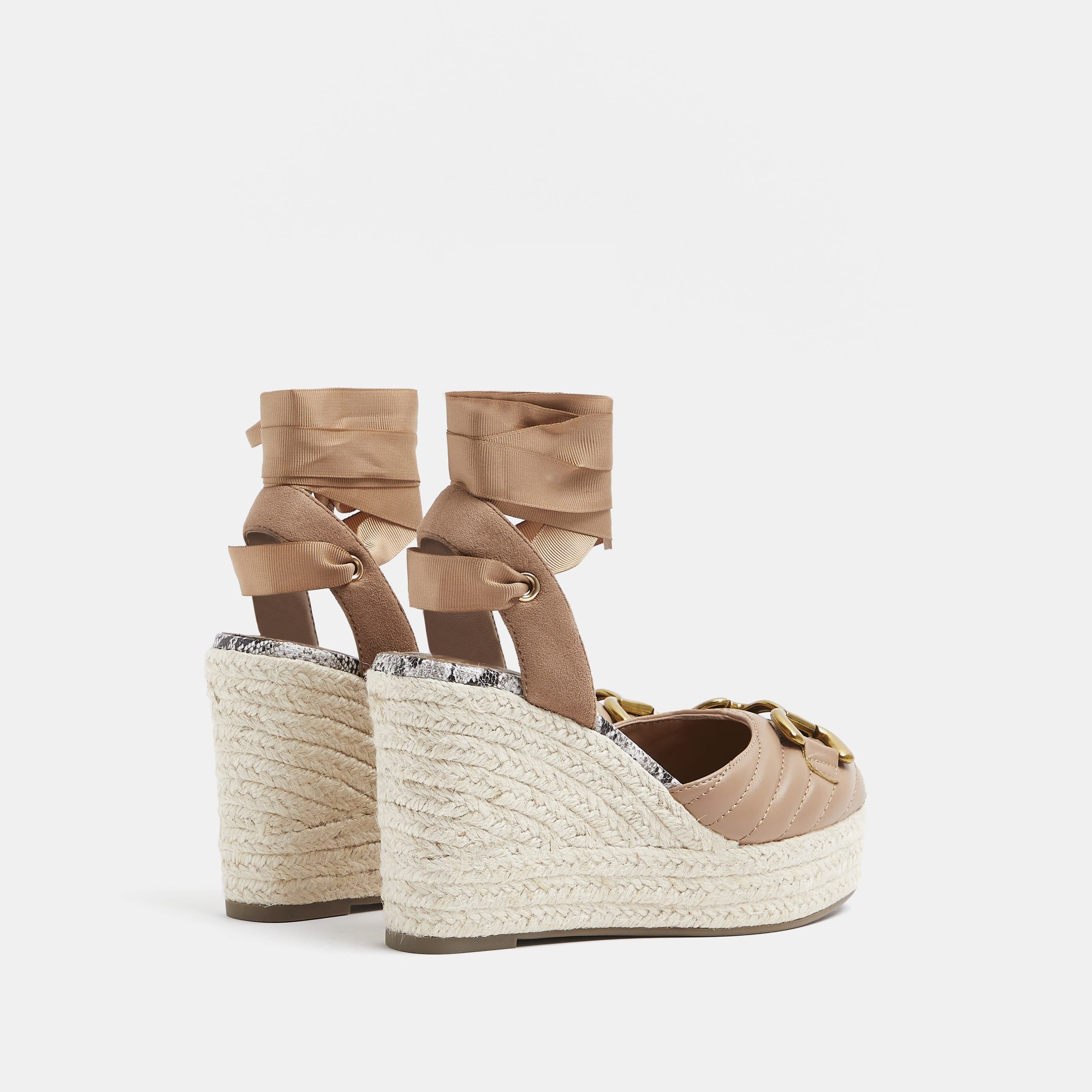 > Brand: River Island> Department: Women> Colour: Beige> Type: Sandal> Style: Wedge> Material Composition: Upper: Textile, Sole: Rubber> Upper Material: Textile> Pattern: No Pattern> Occasion: Casual> Shoe Width: Standard> Toe Shape: Open Toe> Heel Height: High (7.6-10 cm)> Season: SS22